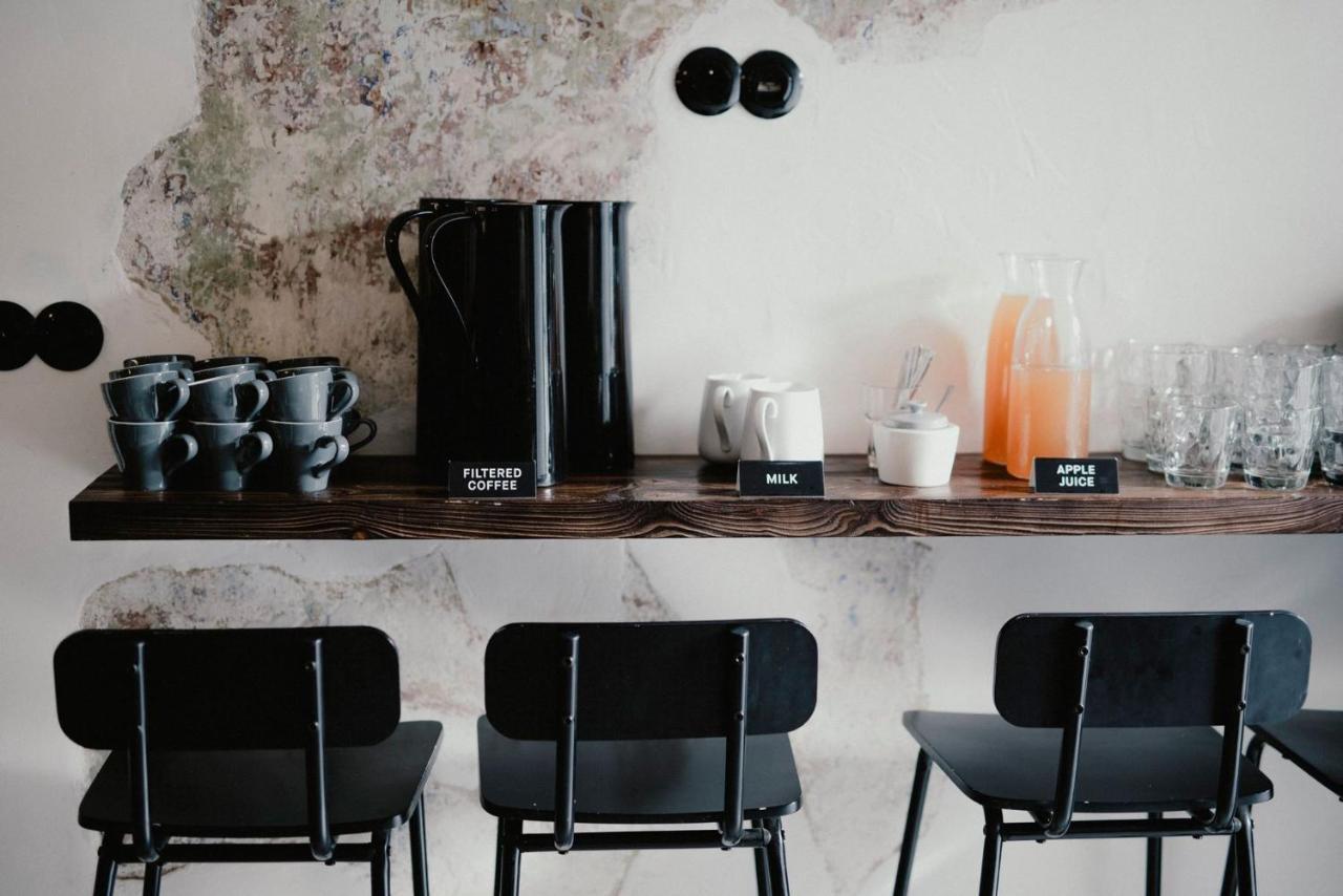 Long Story Short Hostel & Cafe أولوموك المظهر الخارجي الصورة